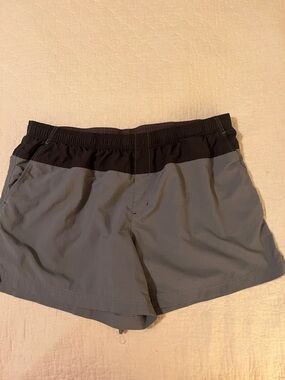 Columbia Elastic Waist Shorts in Dark Gray
